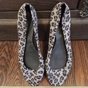 NEW Ann Taylor Leopard Ballet Flats Sz 7.5M